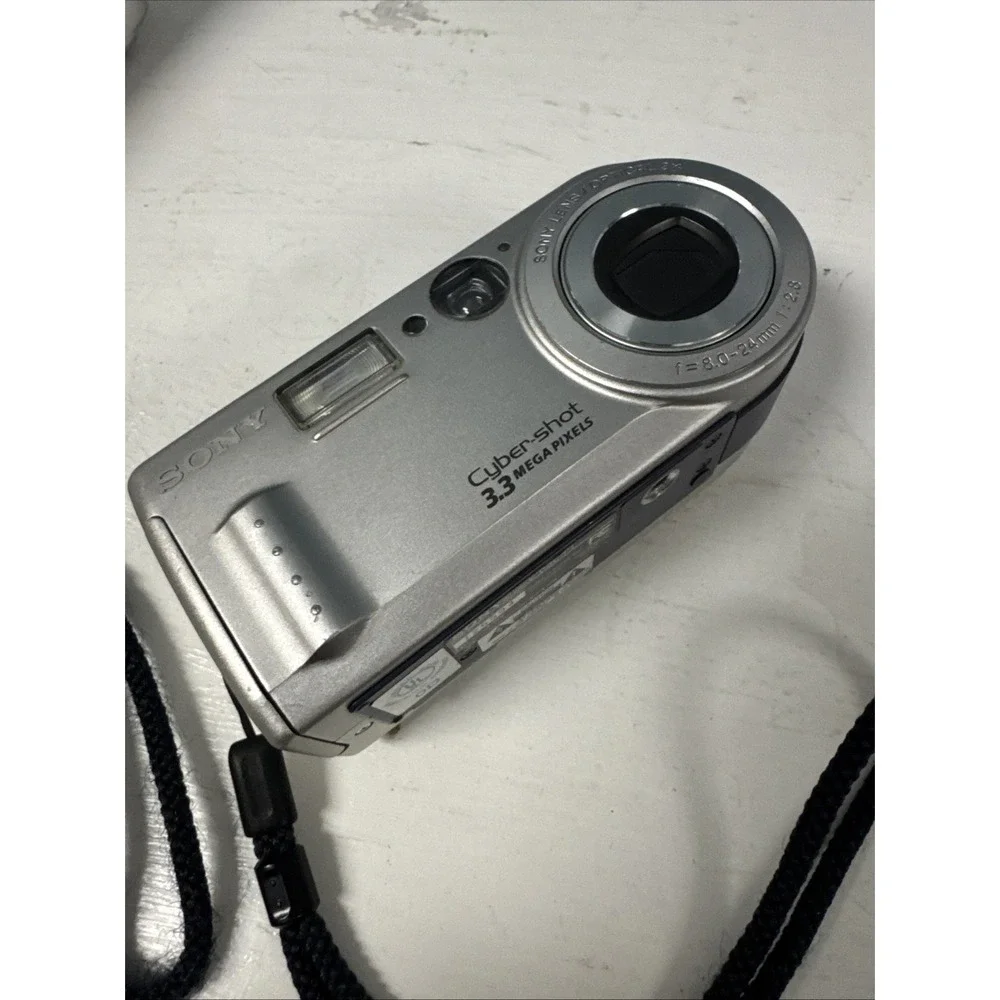 Lot‎ Of 2 Sony Cyber-shot DSC-P200 7.2MP Digital Camera - Silver - Untested +
